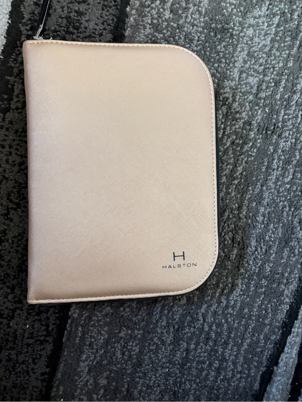 Halston Heritage Zipper closure Jewelry Holder in Blush Pink New never used